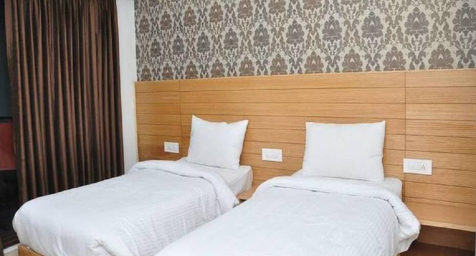 Hotel Saugaat Regency, Dera Bassi 3